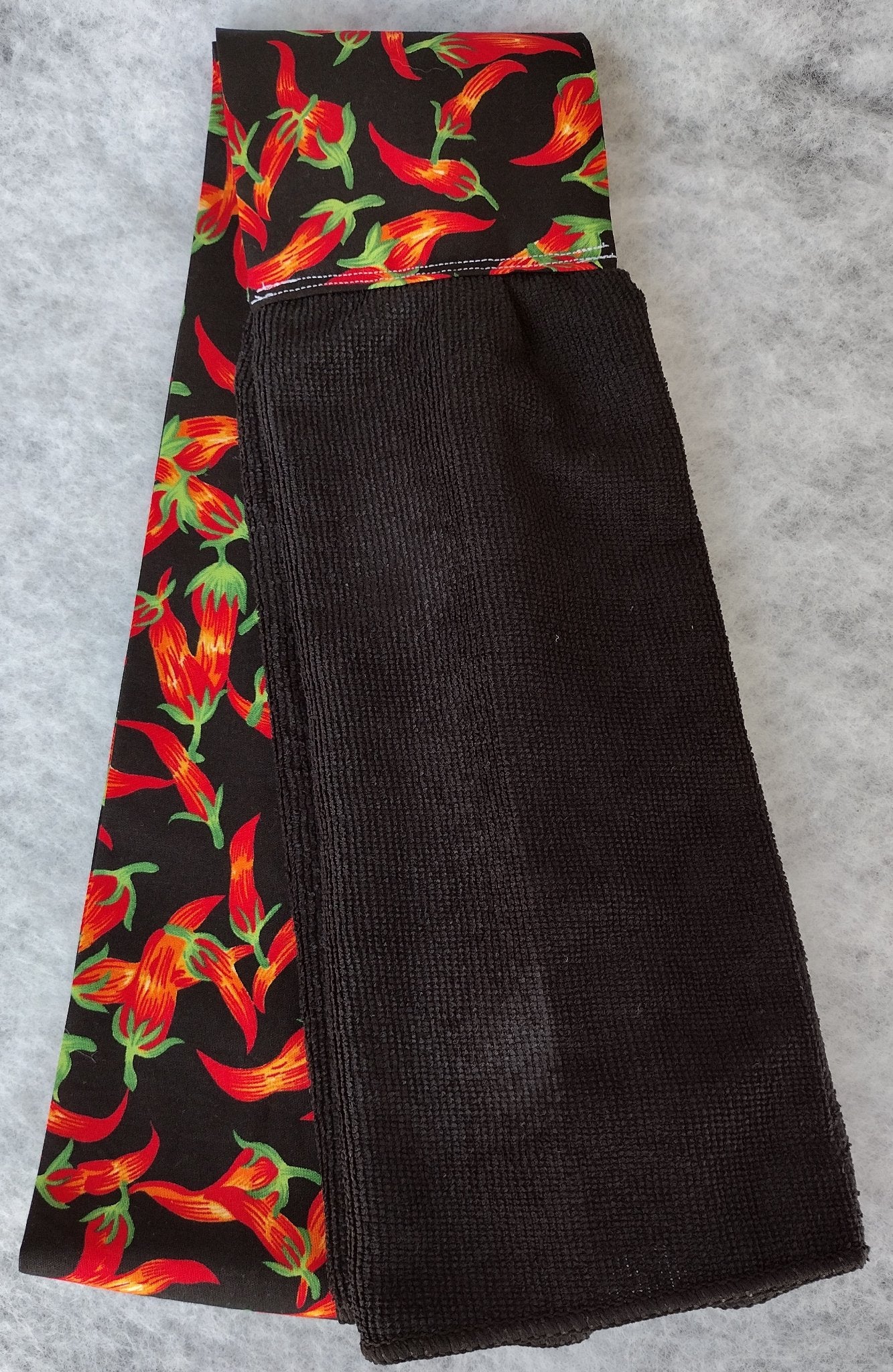62cb59c93e05481e760dec35_kitchen-neck-towel-chilis-black_1757807551184.jpg