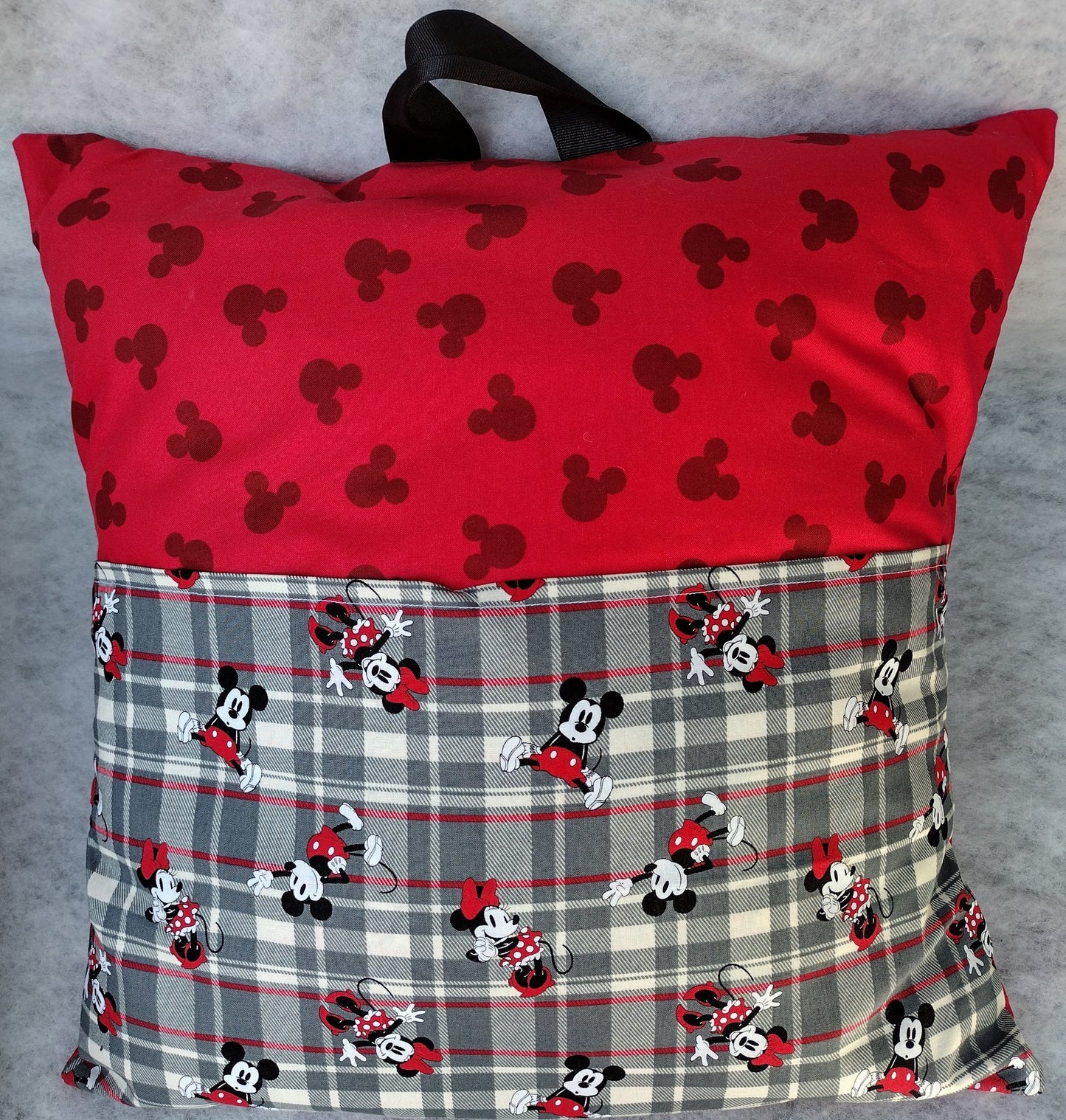 62cb59c93e05481e760dec35_pillow-mickey-mouse-pocket-reading-pillow_1757806462672.jpg